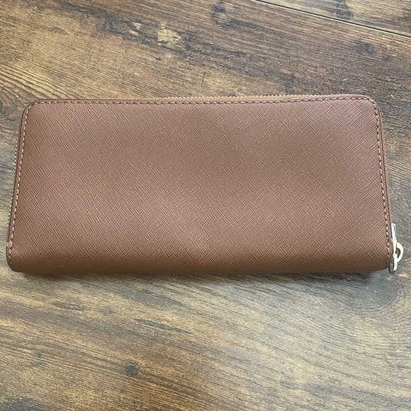 Michael Kors wallet - Picture 2 of 4